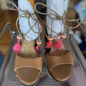 Brand New Sam Edelman Cognac lace up sandal heels with colorful fringe size 8